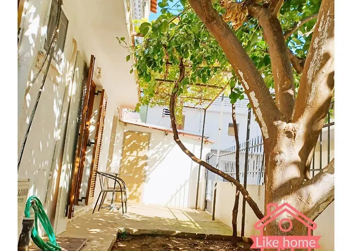 Like κοντά στο τει και στο κέντρο ラミア